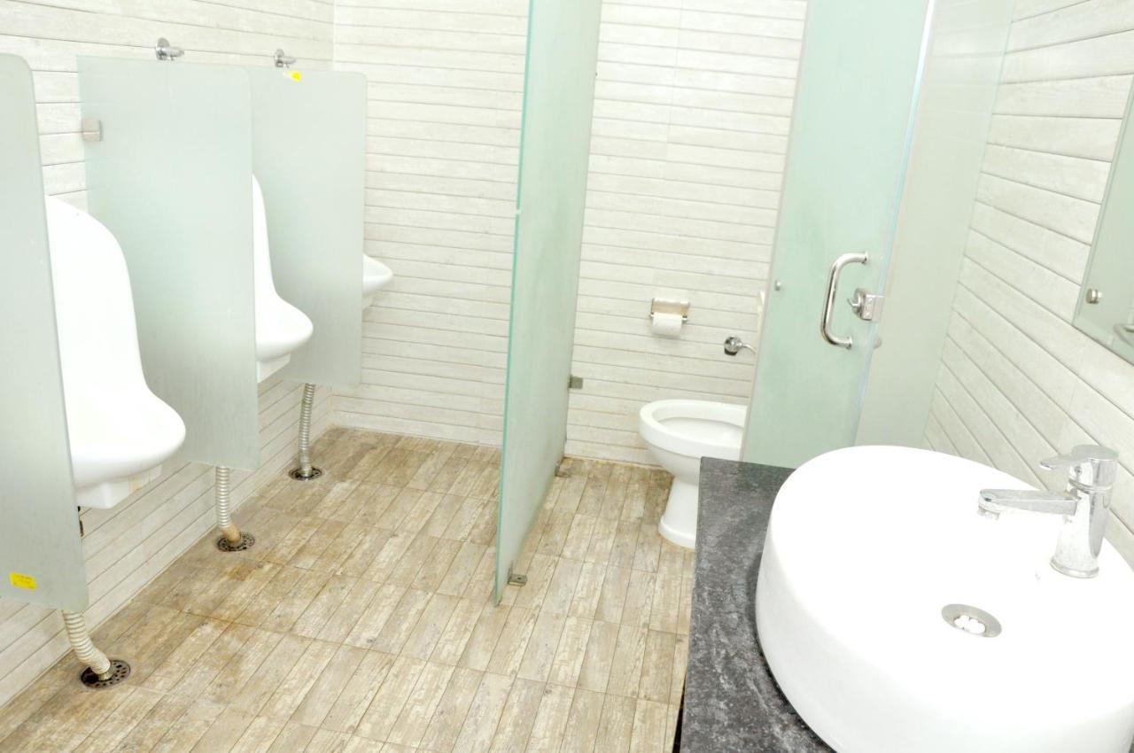 Hotel Almond Zirakpur ภายนอก รูปภาพ