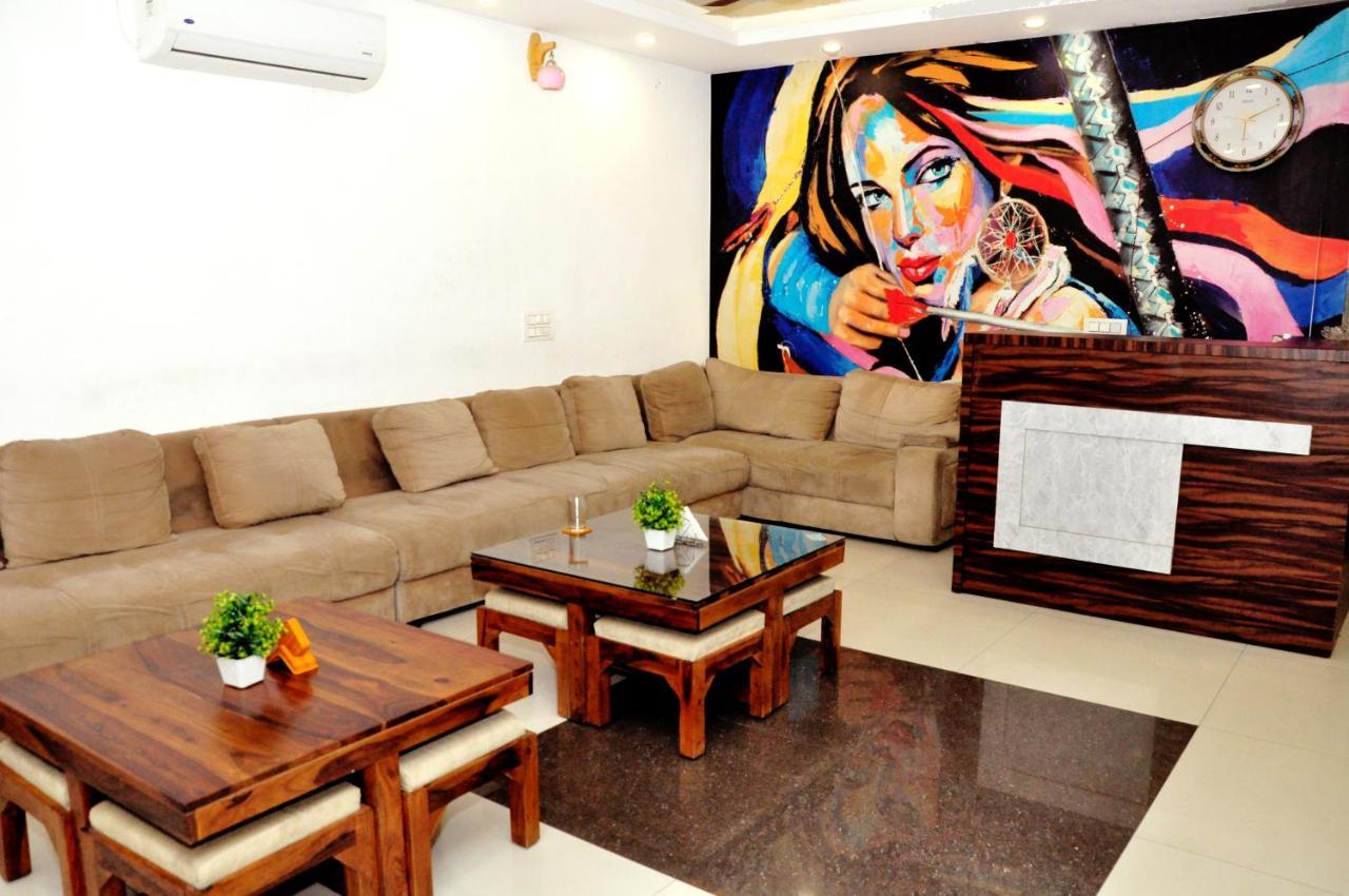 Hotel Almond Zirakpur ภายนอก รูปภาพ